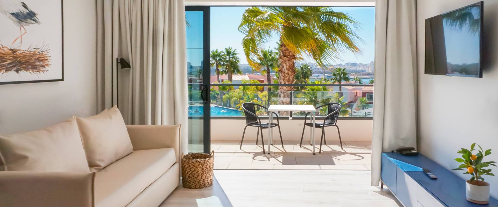 Bright and comfortable Vitor's Hotels & Apartments Bright and comfortable Vitor's Hotels & Apartments