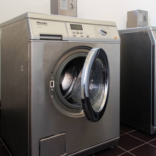 Self laundry service ($)  Vitor's Village Ferragudo