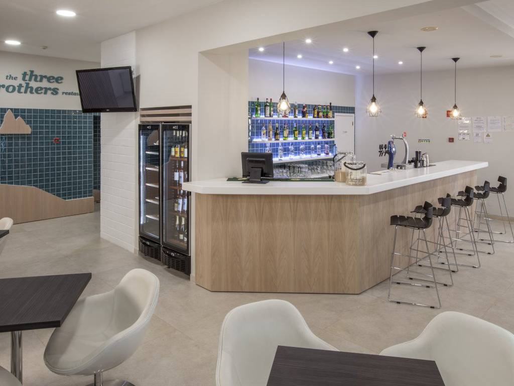 The three brothers restaurant Vitor's Plaza Alvor The three brothers restaurant Vitor's Plaza Alvor