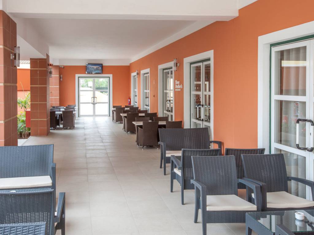 The three brothers restaurant Vitor's Plaza Alvor The three brothers restaurant Vitor's Plaza Alvor