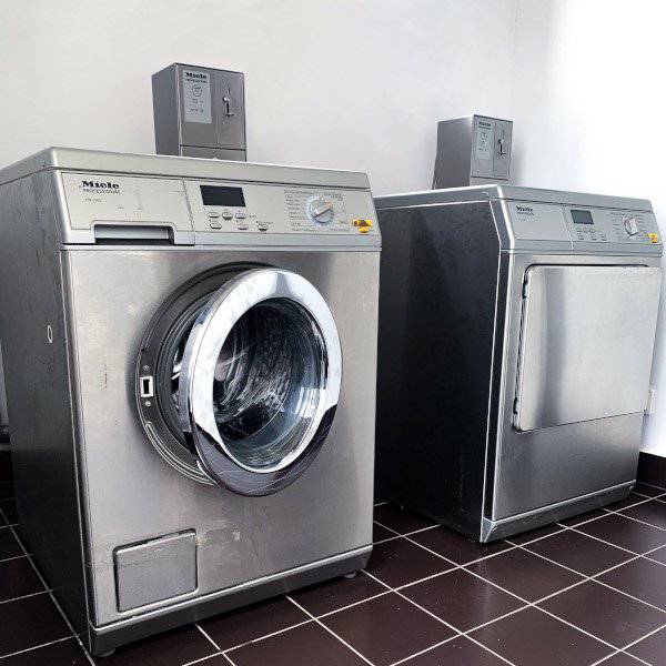 Self laundry service ($)  Vitor's Village Ferragudo